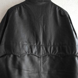 年末を飾るNasngwam.の新型レザージャケット