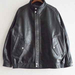 年末を飾るNasngwam.の新型レザージャケット