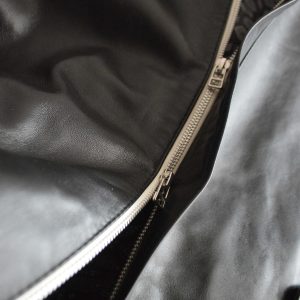 年末を飾るNasngwam.の新型レザージャケット