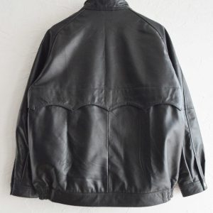 年末を飾るNasngwam.の新型レザージャケット