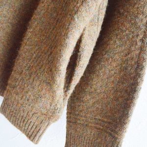 立体感と柔らかさを併せ持つ、病みつきミックスニット。