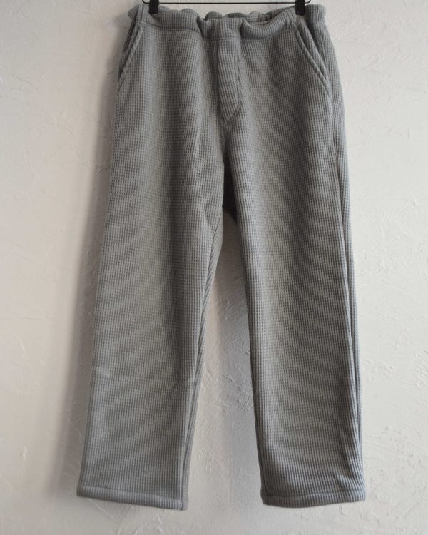 見た目ワッフル、内側フリース。真冬を制する極暖パンツ