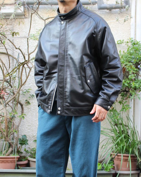 気負わず羽織れるATTRACT LEATHER JACKET