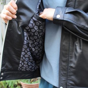 気負わず羽織れるATTRACT LEATHER JACKET