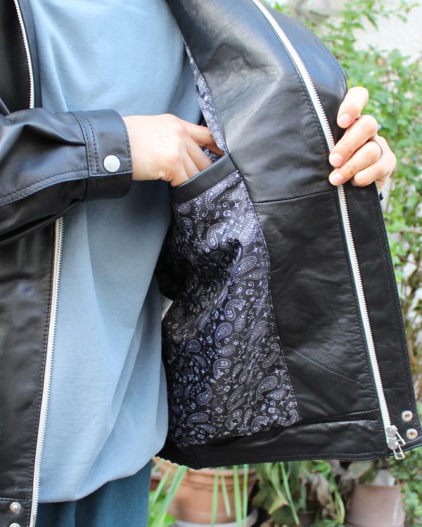 気負わず羽織れるATTRACT LEATHER JACKET