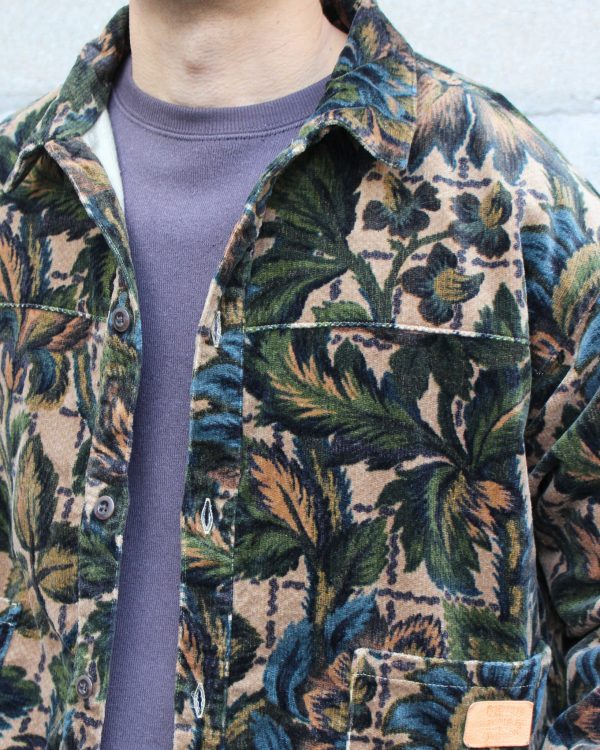 HYPERION JACKETの着用イメージ
