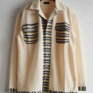 透け感を楽しむ、大人のクロシェシャツ。