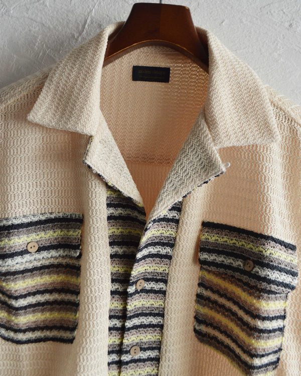 透け感を楽しむ、大人のクロシェシャツ。