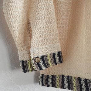 透け感を楽しむ、大人のクロシェシャツ。