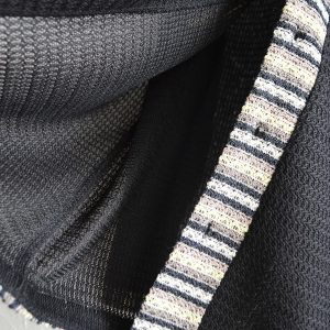 透け感を楽しむ、大人のクロシェシャツ。