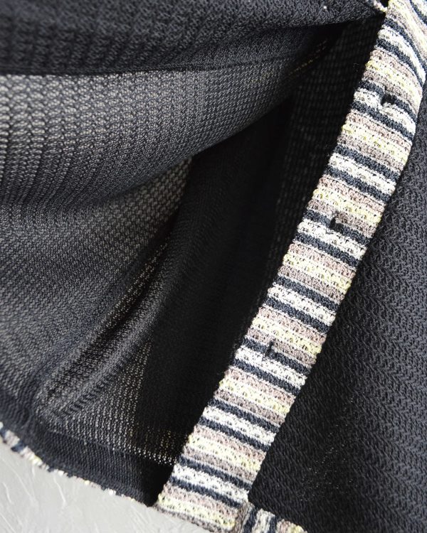 透け感を楽しむ、大人のクロシェシャツ。