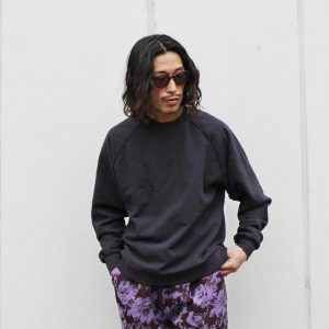 今も春もちょうどいい、80’sライクなラグランスウェット