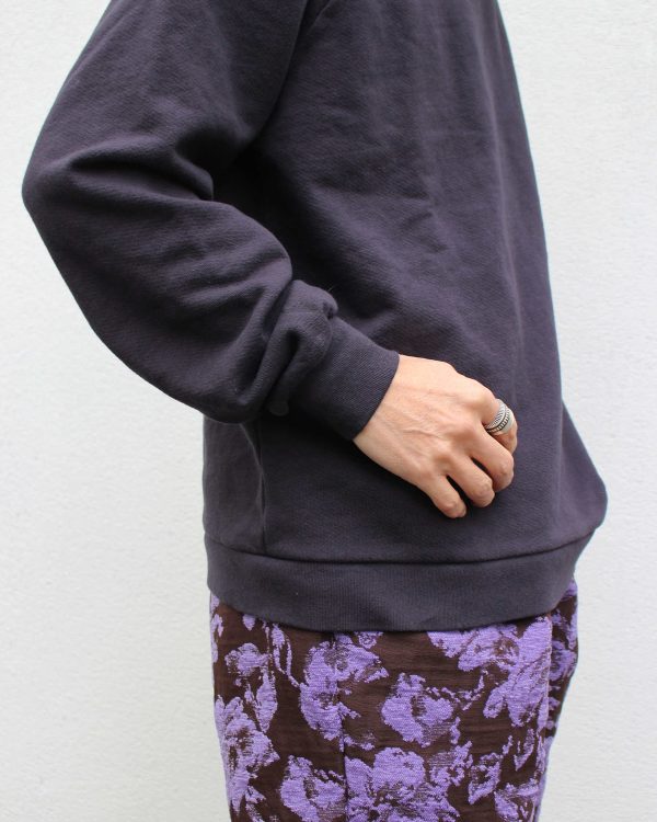 今も春もちょうどいい、80’sライクなラグランスウェット