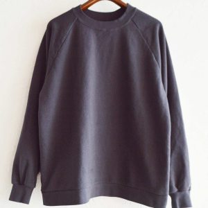 今も春もちょうどいい、80’sライクなラグランスウェット