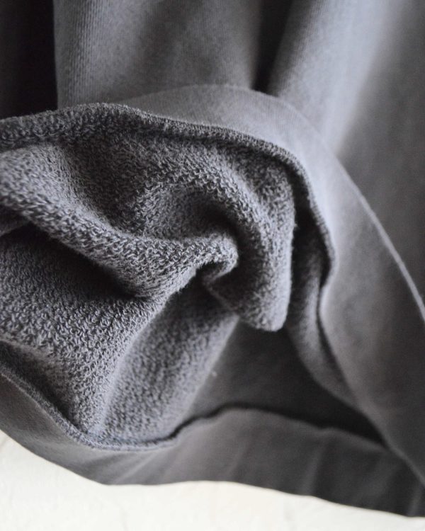 今も春もちょうどいい、80’sライクなラグランスウェット