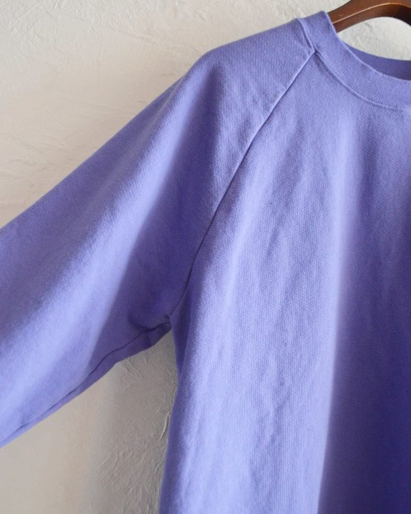 今も春もちょうどいい、80’sライクなラグランスウェット