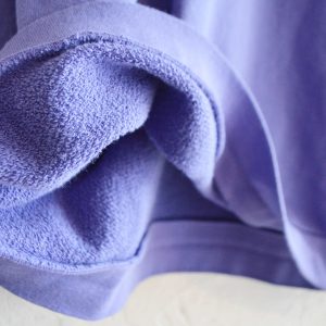 今も春もちょうどいい、80’sライクなラグランスウェット