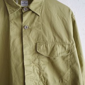 羽織れるシャツ。