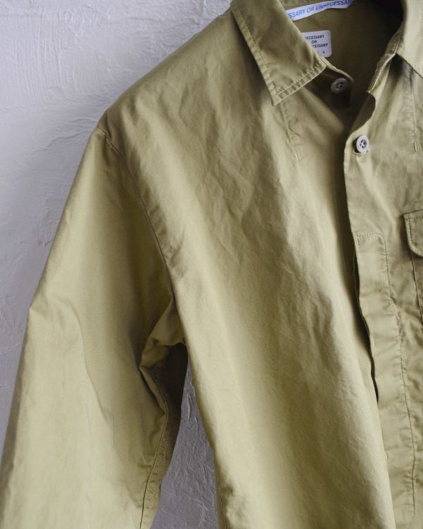 羽織れるシャツ。