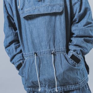 ギミック満載。“全部盛り仕様”のアノラック。