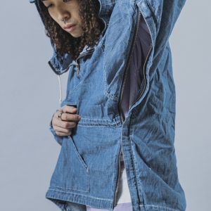 ギミック満載。“全部盛り仕様”のアノラック。