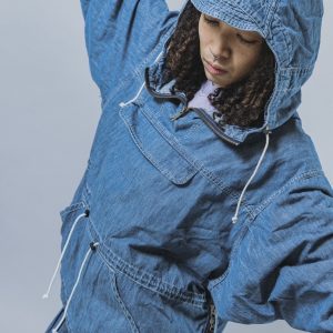 ギミック満載。“全部盛り仕様”のアノラック。