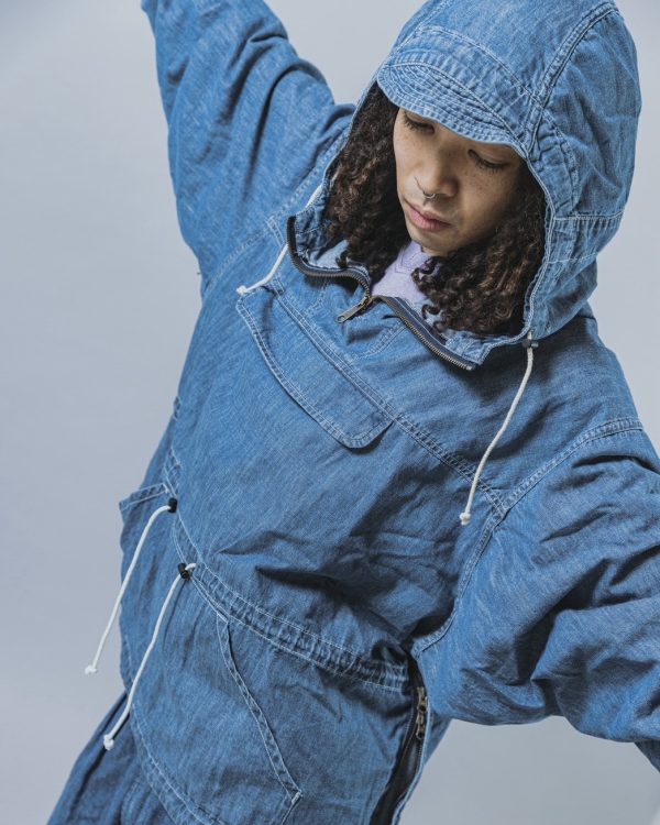 ギミック満載。“全部盛り仕様”のアノラック。