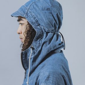 ギミック満載。“全部盛り仕様”のアノラック。