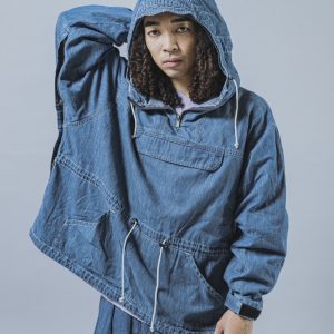 ギミック満載。“全部盛り仕様”のアノラック。