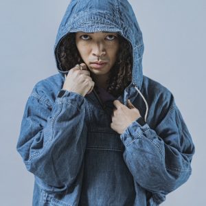 ギミック満載。“全部盛り仕様”のアノラック。