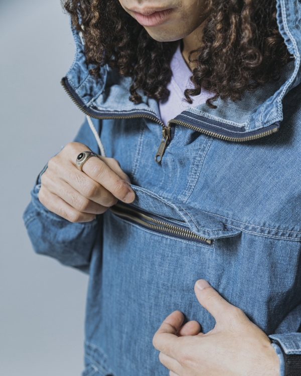 ギミック満載。“全部盛り仕様”のアノラック。