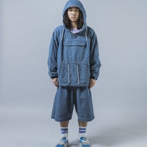 ギミック満載。“全部盛り仕様”のアノラック。