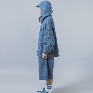 ギミック満載。“全部盛り仕様”のアノラック。