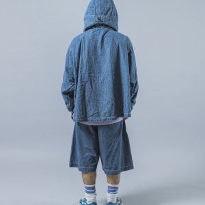 ギミック満載。“全部盛り仕様”のアノラック。