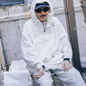 ギミック満載。“全部盛り仕様”のアノラック。