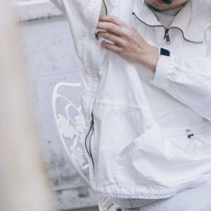 ギミック満載。“全部盛り仕様”のアノラック。