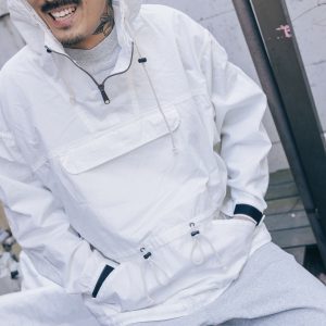 ギミック満載。“全部盛り仕様”のアノラック。