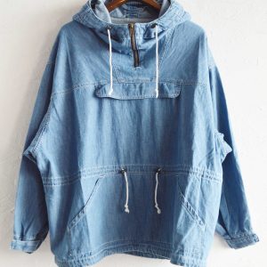 ギミック満載。“全部盛り仕様”のアノラック。