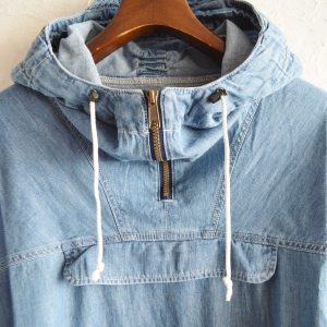 ギミック満載。“全部盛り仕様”のアノラック。