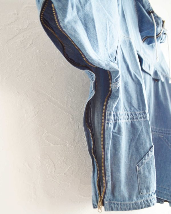 ギミック満載。“全部盛り仕様”のアノラック。