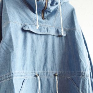 ギミック満載。“全部盛り仕様”のアノラック。