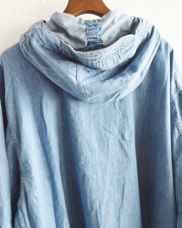 ギミック満載。“全部盛り仕様”のアノラック。