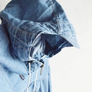 ギミック満載。“全部盛り仕様”のアノラック。