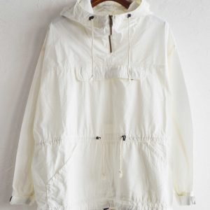 ギミック満載。“全部盛り仕様”のアノラック。