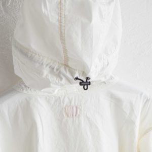 ギミック満載。“全部盛り仕様”のアノラック。