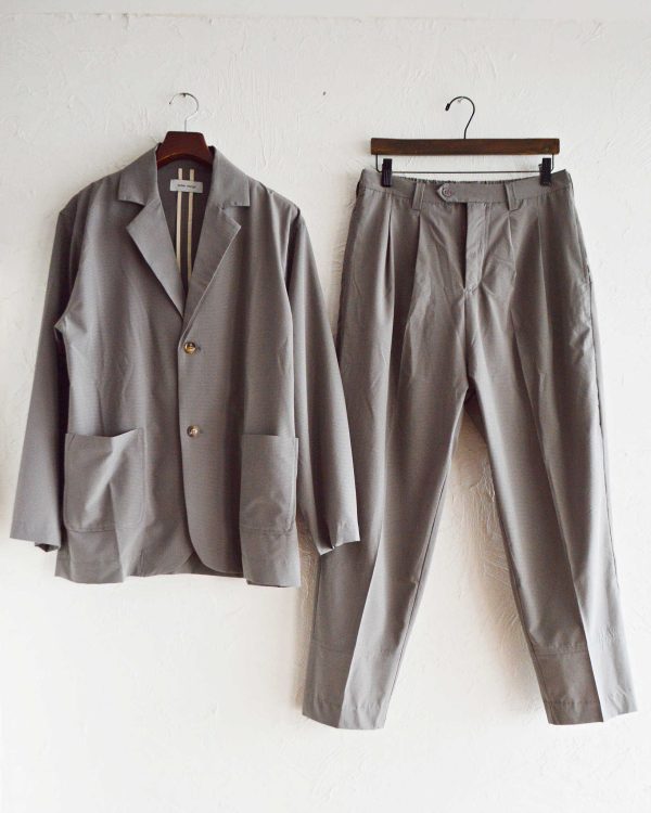 “考えずに着て、ちゃんと整う”セットアップ