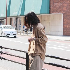 揺れで魅せる一着