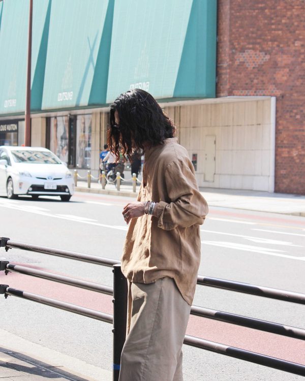 揺れで魅せる一着