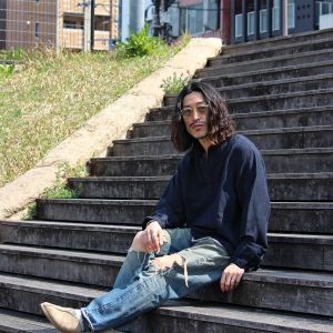 揺れで魅せる一着