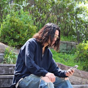 揺れで魅せる一着